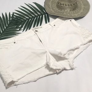 Torrid White Short Crochet Detailed Shorts